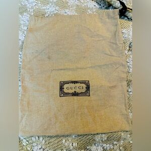 Gucci dust bag (medium)